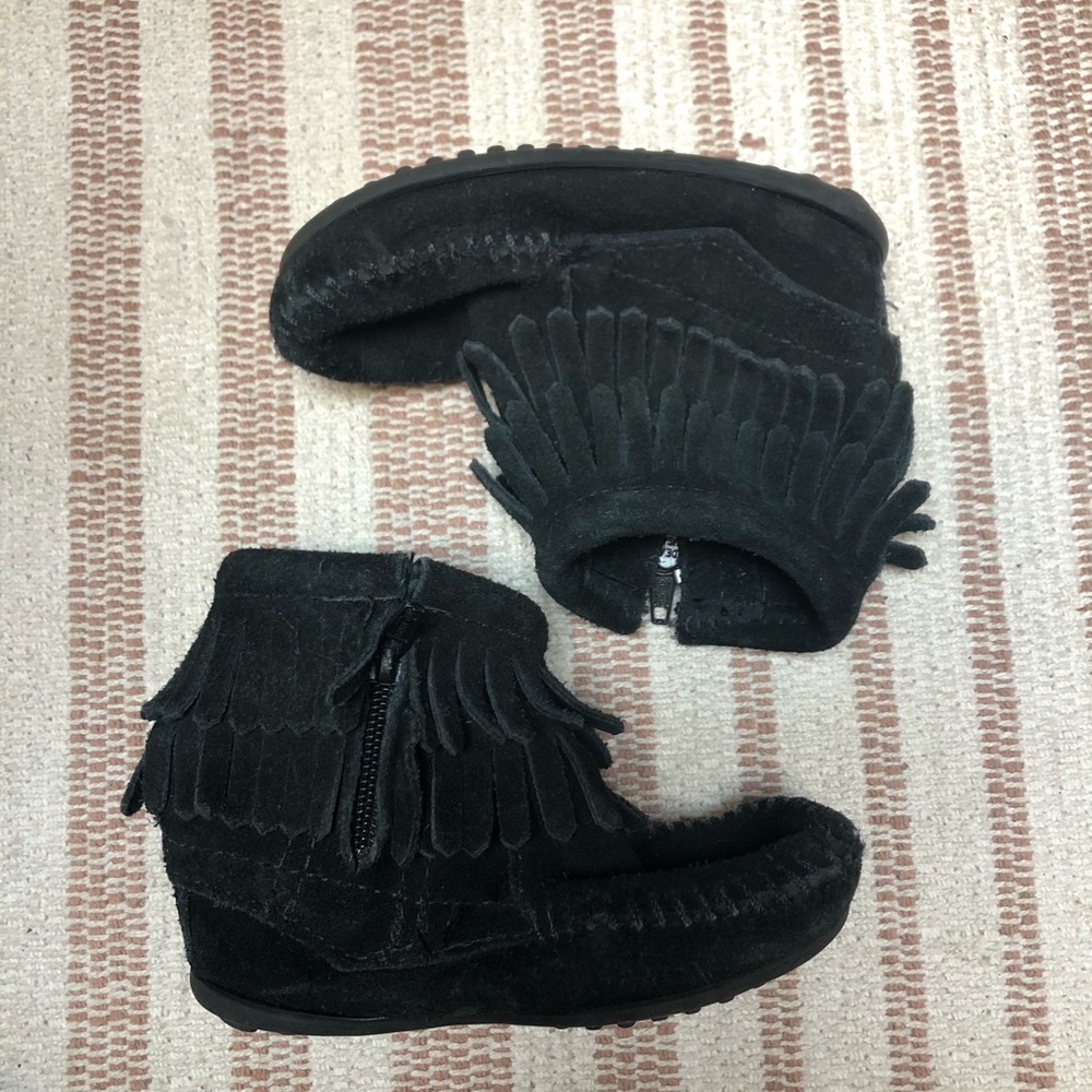 | Minnetonka | fringe boots. Size 7.